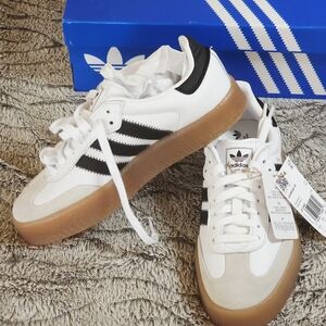 🔥 adidas Originals Sambae Platform Sneakers - White/Black/Gum - Women’s Size 7